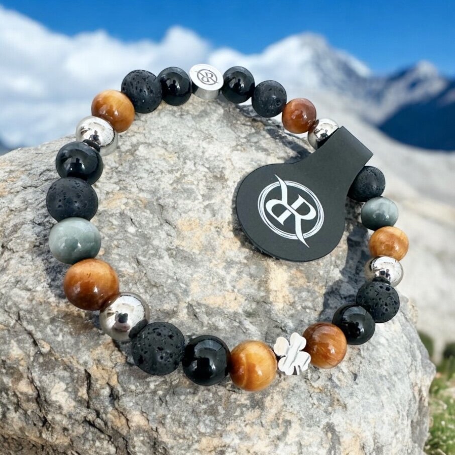 Bracelet made of natural stones with silver four-leaf clover for good luck