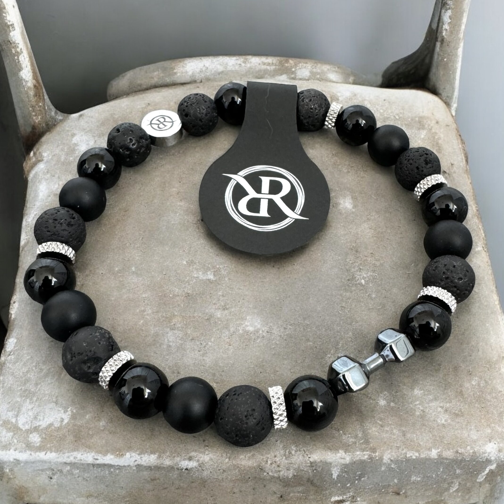 Bracelet with dumbbell made in a combination of natural onyx and lava stones