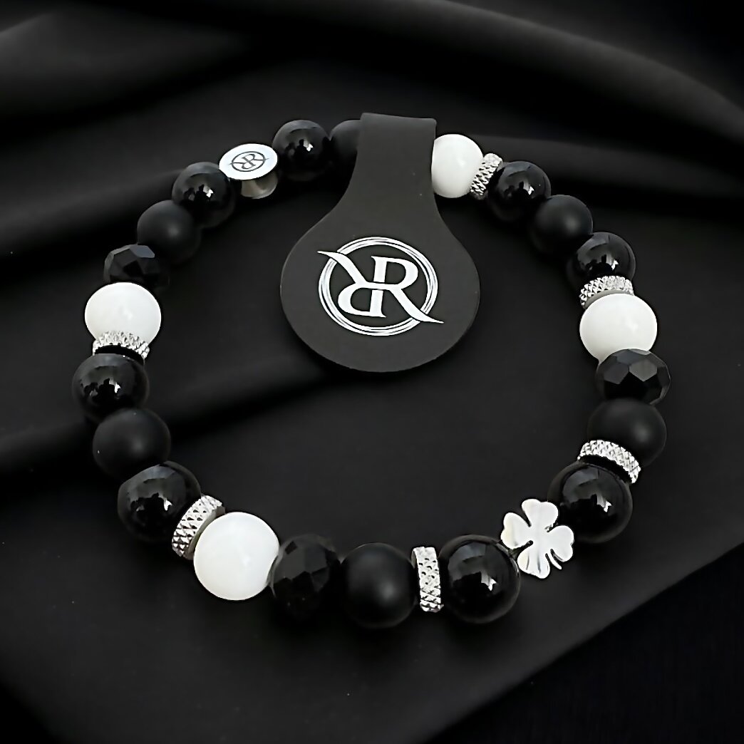 Bracelet with silver four-leaf clover