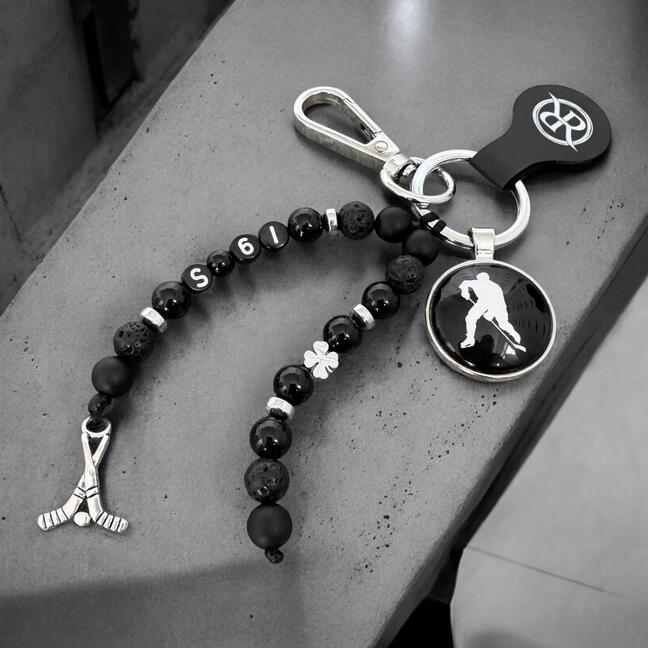 Hockey key ring with four-leaf clover, number and letter
