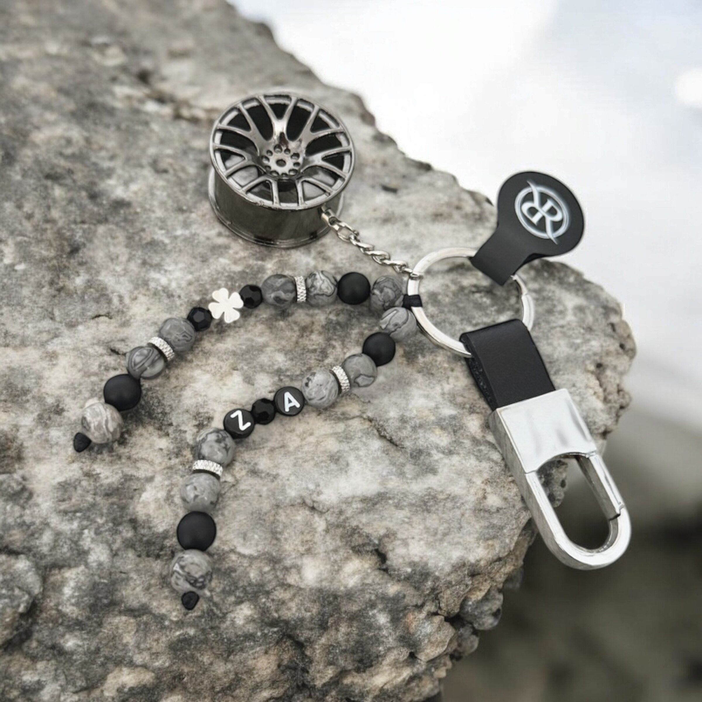 Personalised keyring with electron and carabiner